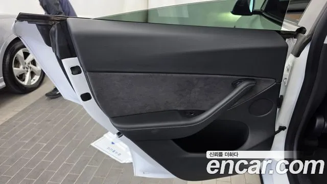 Tesla Model Y — Фото автомобиля 14