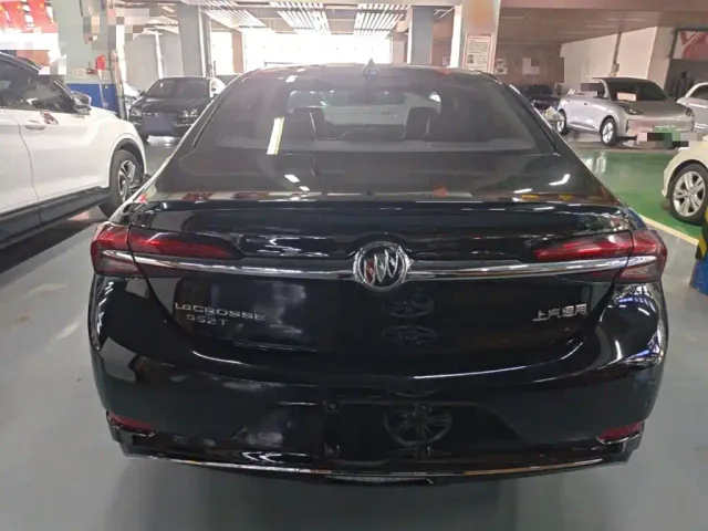 Buick LaCrosse — Фото автомобиля 5