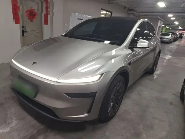 Фотография автомобиля — Tesla Model Y L
