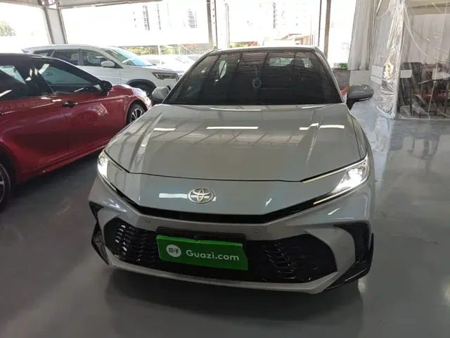 Toyota Camry — Фото автомобиля 2