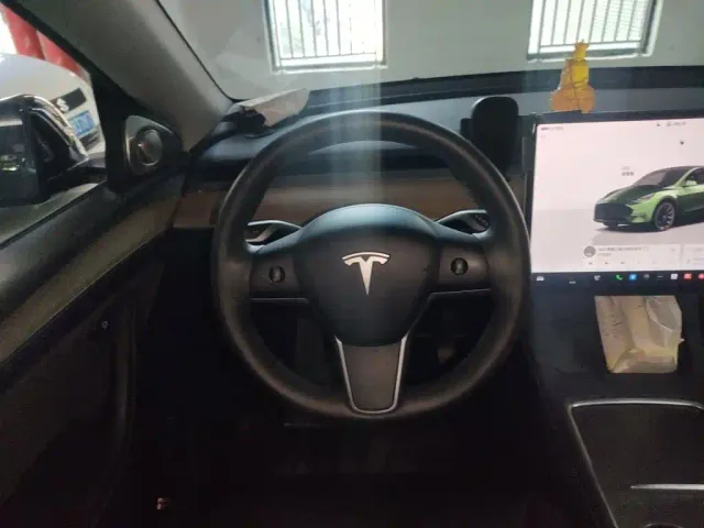 Tesla Model Y — Фото автомобиля 6