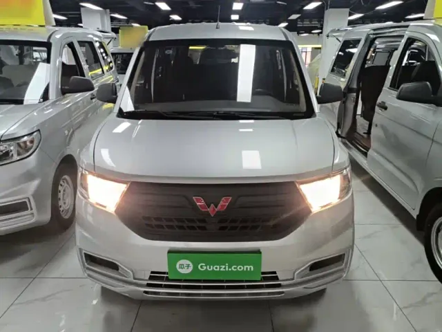 Wuling Hongguang V — Фото автомобиля 2