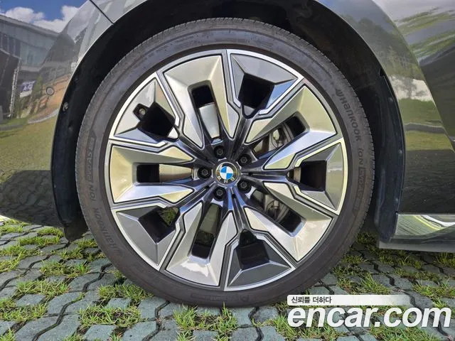 BMW i7 G70 — Фото автомобиля 9
