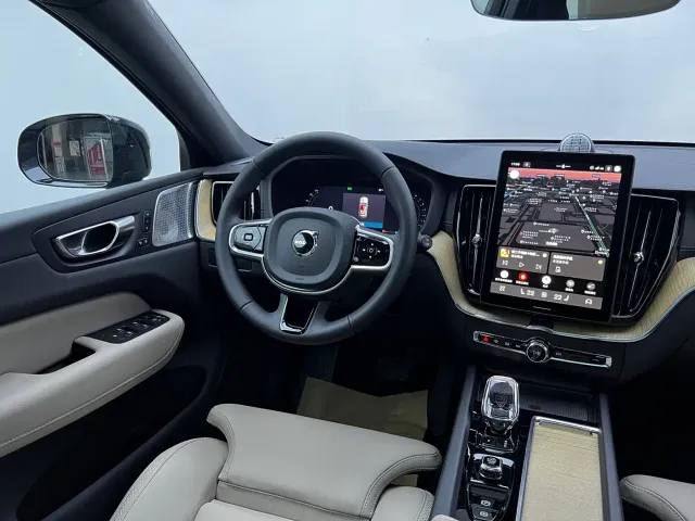Volvo XC60 — Фото автомобиля 29