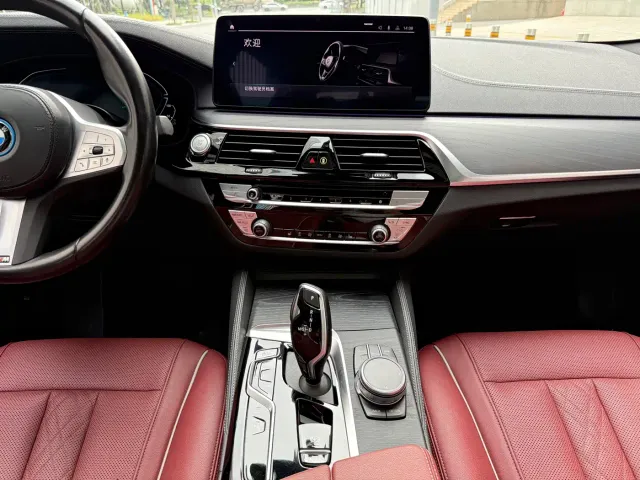 BMW 5 Series — Фото автомобиля 12