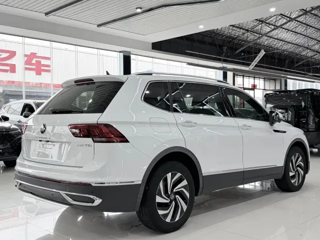 Volkswagen Tiguan L — Фото автомобиля 15