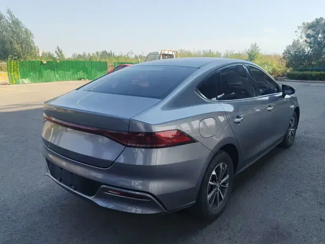 BYD Qin PLUS 2023 Champion Edition DM-i 55KM Leading — Фото автомобиля 6