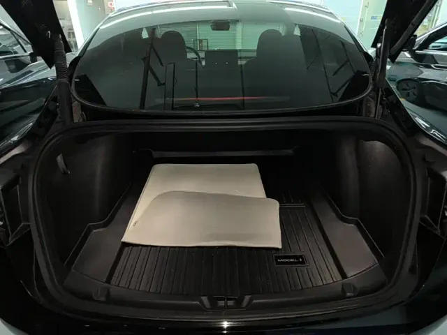 Tesla Model 3 — Фото автомобиля 18