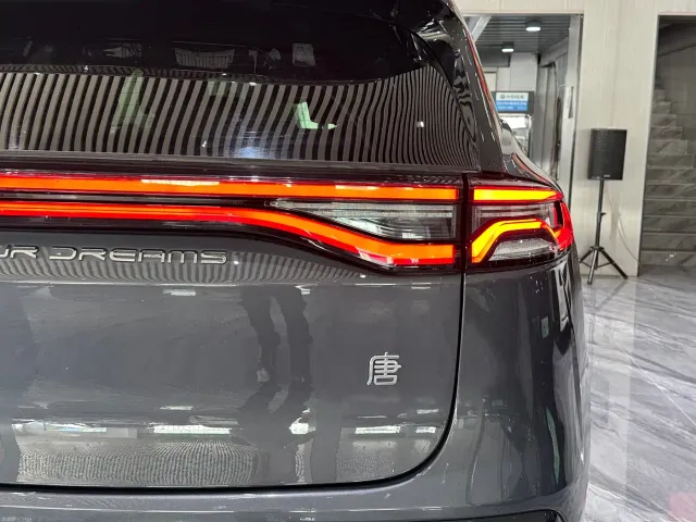 BYD Tang — Фото автомобиля 25