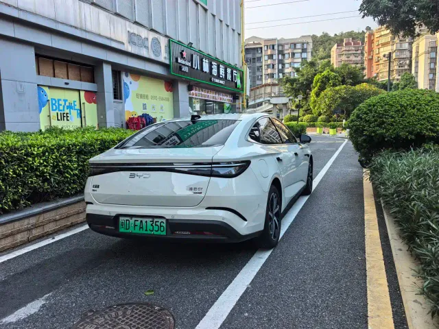 BYD Seal 07 DM-i — Фото автомобиля 5