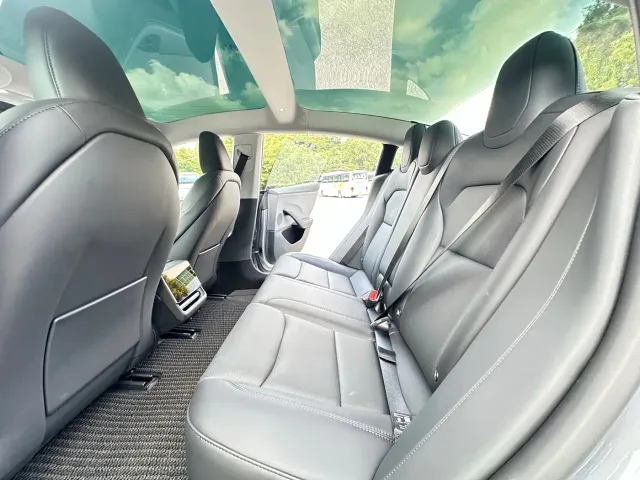 Tesla Model 3 — Фото автомобиля 15