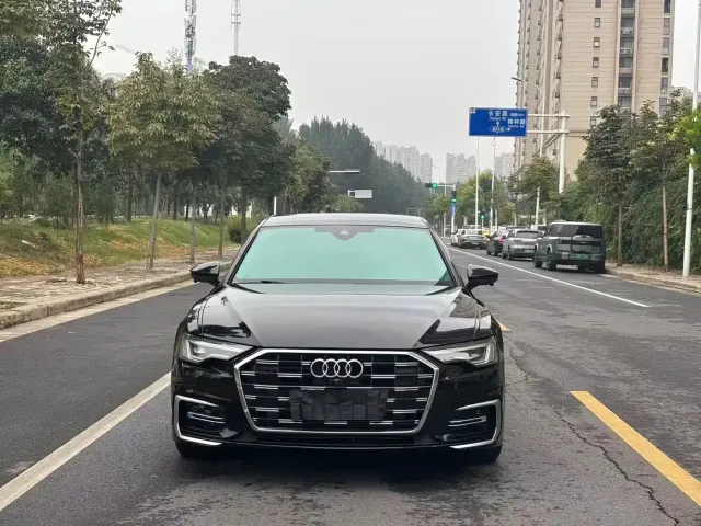 Фотография автомобиля — Audi A6L