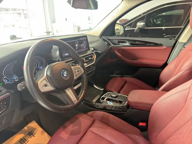 BMW iX3 — Фото автомобиля 4