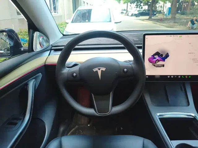 Tesla Model Y — Фото автомобиля 10