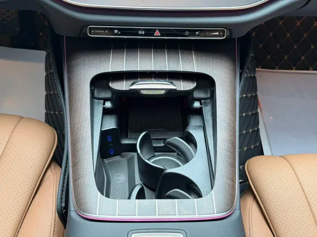 Mercedes-Benz E-Class — Фото автомобиля 15
