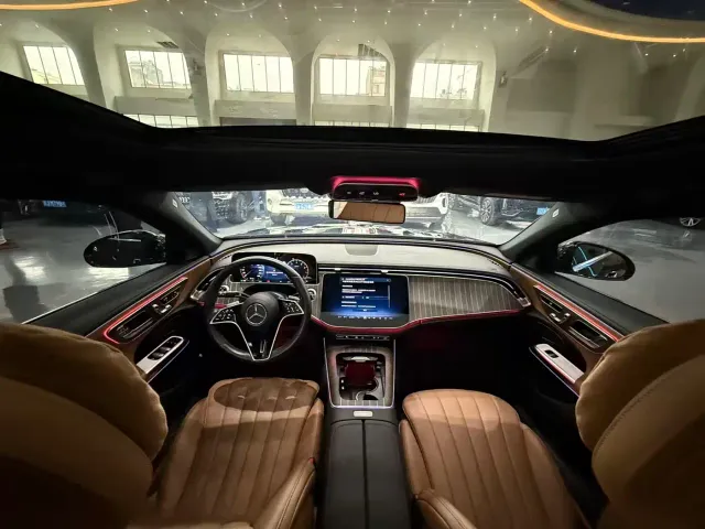 Mercedes-Benz E-Class — Фото автомобиля 4