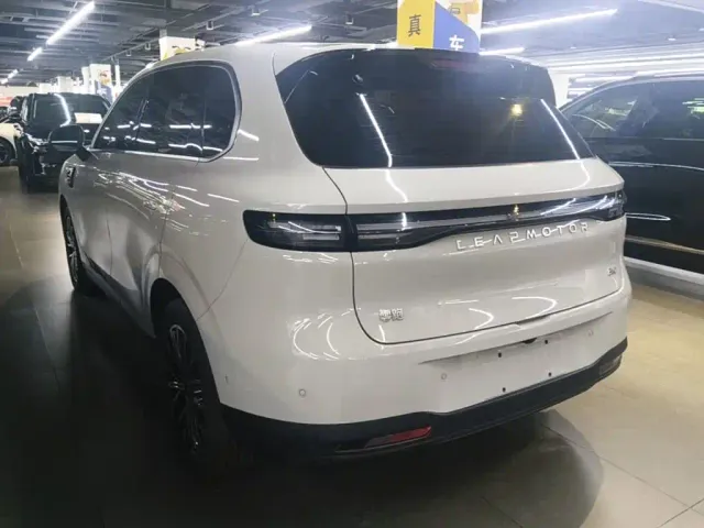 Leapmotor B10 — Фото автомобиля 4