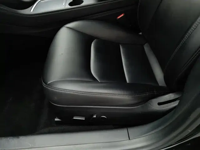 Tesla Model 3 — Фото автомобиля 20