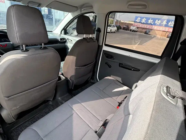 Wuling Hongguang — Фото автомобиля 8