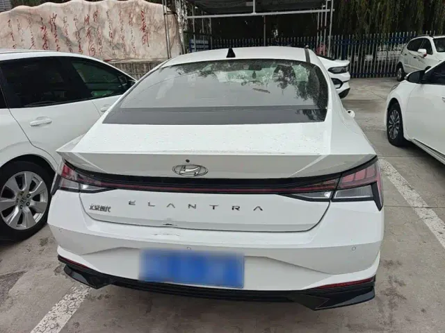 Hyundai Elantra — Фото автомобиля 5