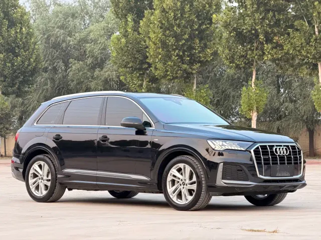 Audi Q7 — Фото автомобиля 3
