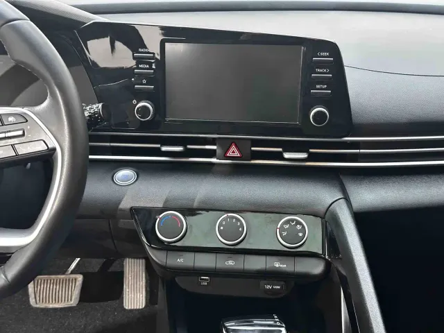 Hyundai Elantra — Фото автомобиля 11