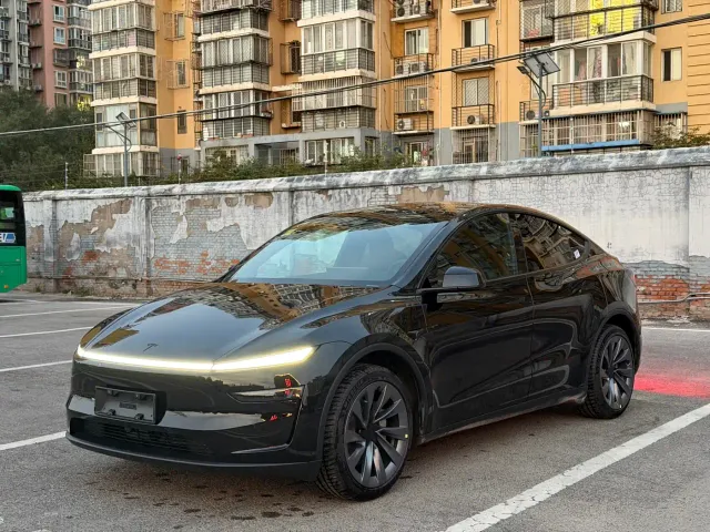 Фотография автомобиля — Tesla Model Y