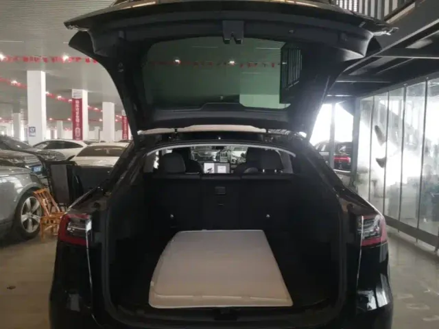 Tesla Model Y — Фото автомобиля 18