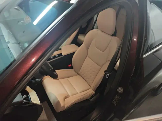 Volvo XC60 — Фото автомобиля 14