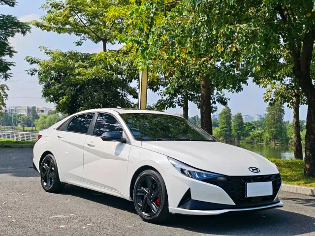 Hyundai Elantra — Фото автомобиля 3