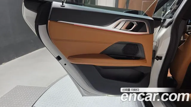 BMW i4 — Фото автомобиля 14