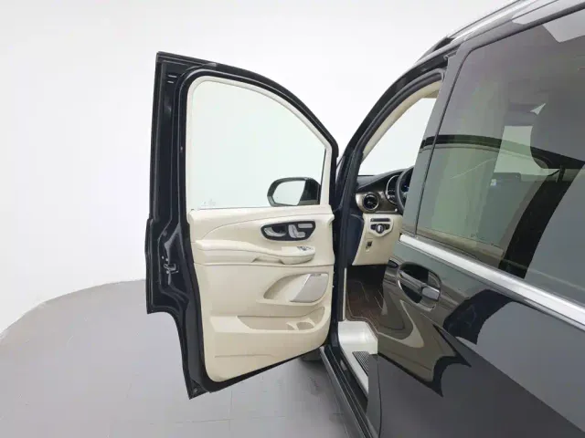 Mercedes-Benz V-Class — Фото автомобиля 8