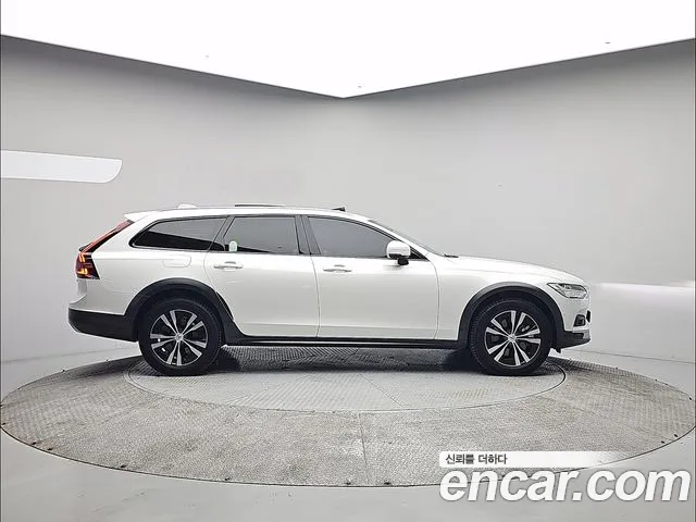 Volvo V90 — Фото автомобиля 3