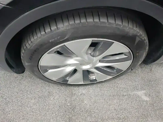 Tesla Model Y — Фото автомобиля 22