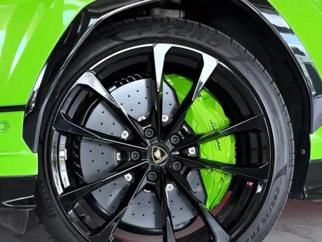 Lamborghini Urus — Фото автомобиля 15