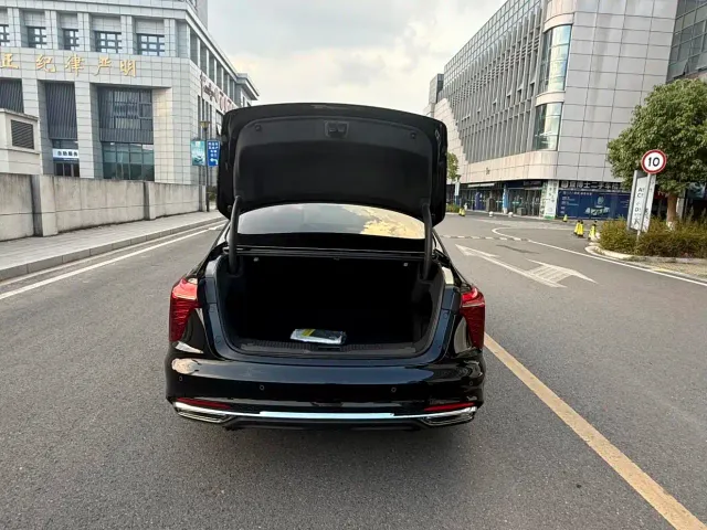 Hongqi H5 — Фото автомобиля 10