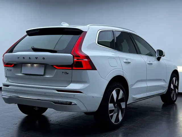 Volvo XC60 — Фото автомобиля 13