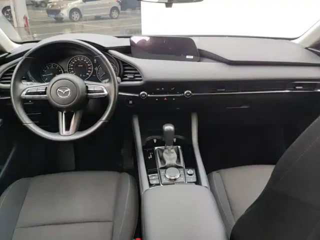 Mazda Axela — Фото автомобиля 12