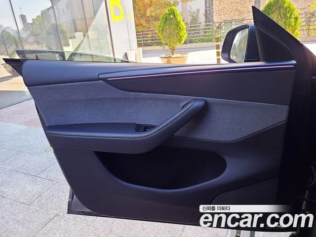Tesla Model Y — Фото автомобиля 12
