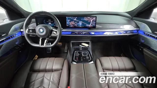 BMW i7 G70 — Фото автомобиля 10