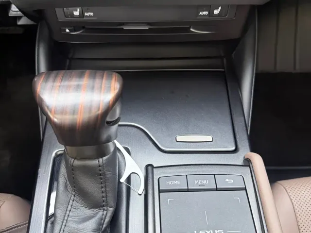 Lexus ES — Фото автомобиля 14