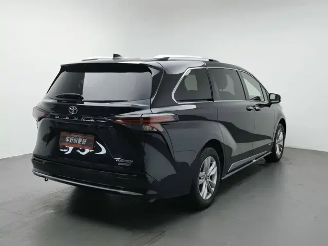 Toyota Sienna — Фото автомобиля 2