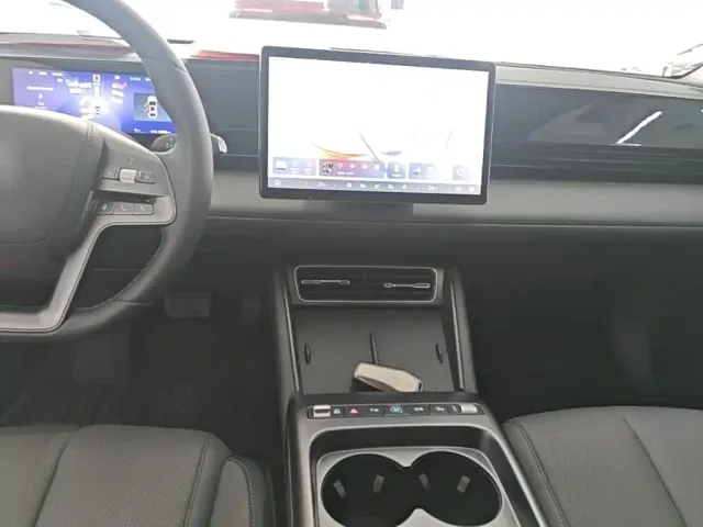 BYD Qin L — Фото автомобиля 9