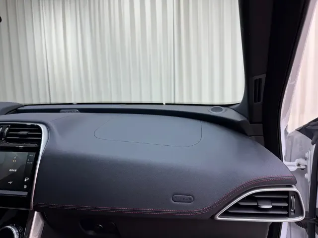 Jaguar XEL — Фото автомобиля 30