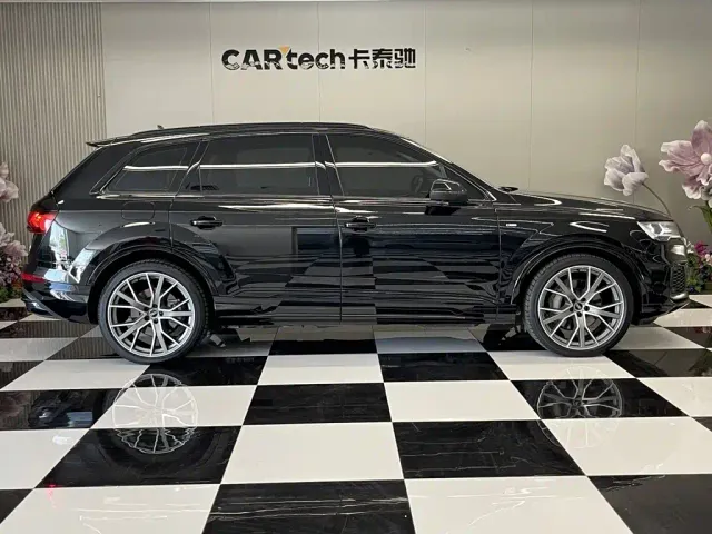 Audi Q7 — Фото автомобиля 4
