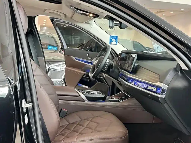 BMW 7 Series — Фото автомобиля 7