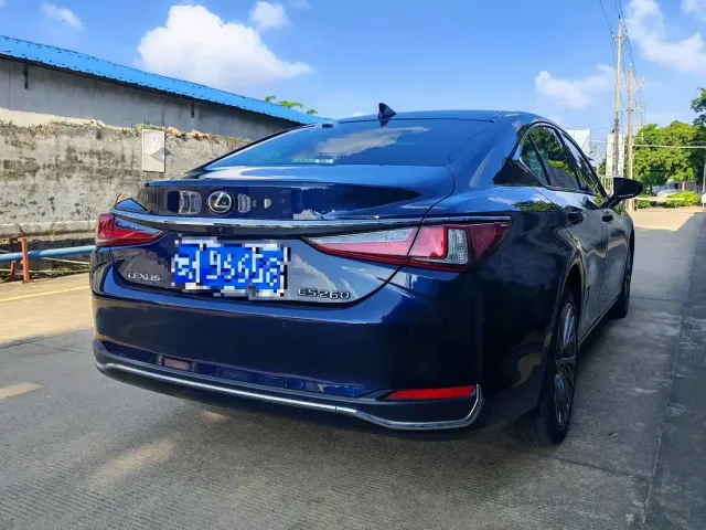 Lexus ES — Фото автомобиля 2