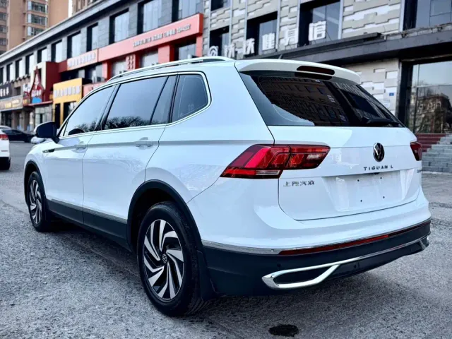 Volkswagen Tiguan L — Фото автомобиля 4