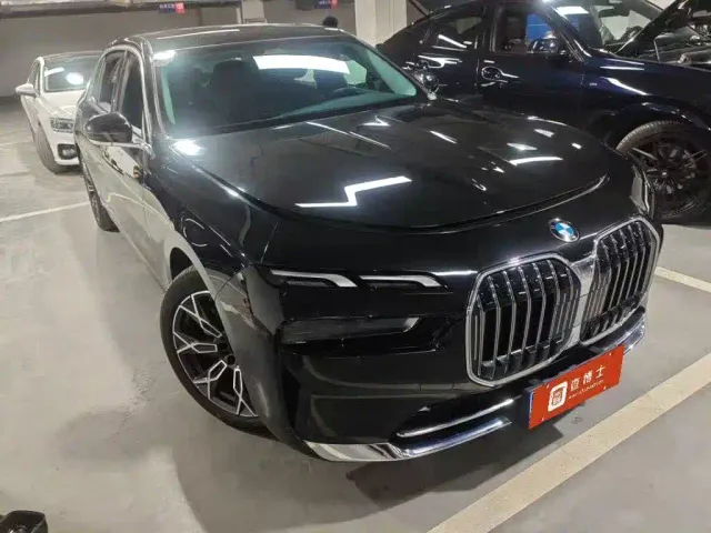 BMW 7 Series — Фото автомобиля 3