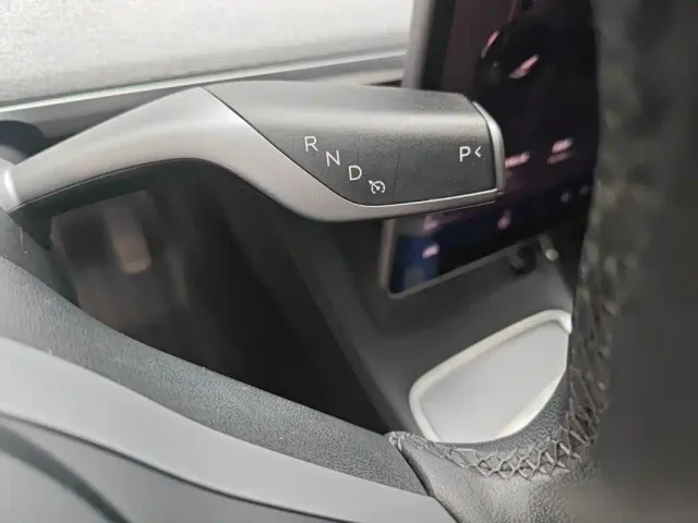 Tesla Model Y — Фото автомобиля 10